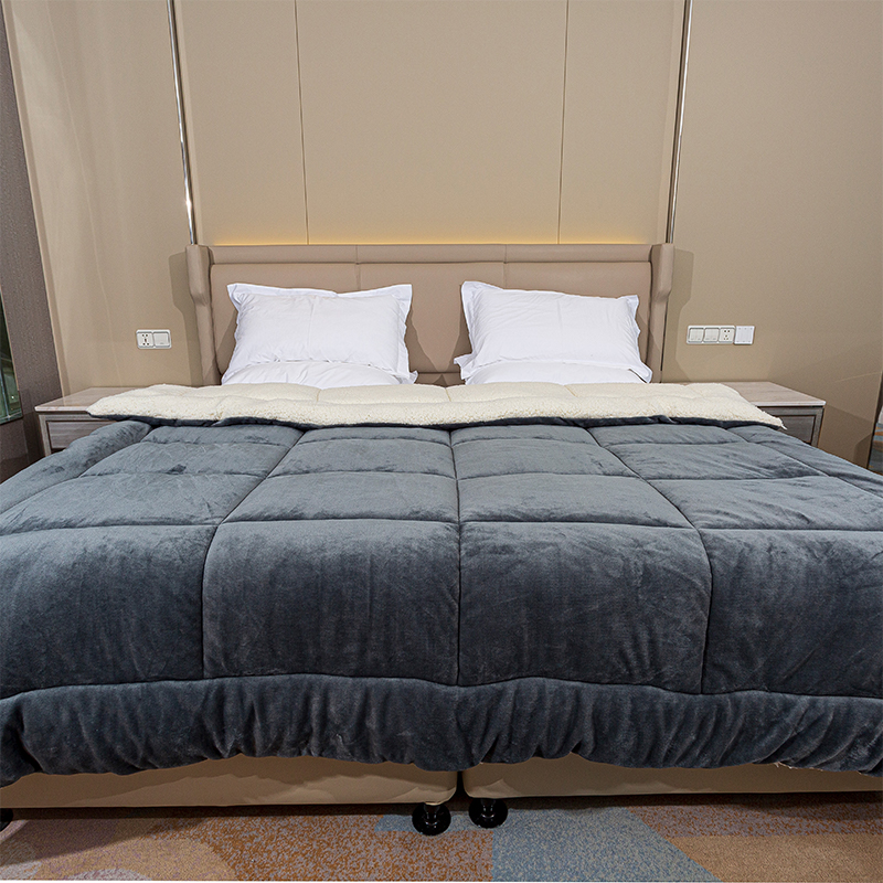 3 Piece Reversible Comforter Set Ultra Soft Flannel, Polyester Pagpupuno ng Malamig na Panahon ng Taglamig Mainit na Lamb Fleece Bedding na may Pagtutugma sa Sham
